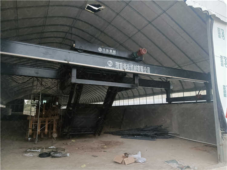 污泥糞便深槽好氧發(fā)酵鏈板翻拋機(jī)