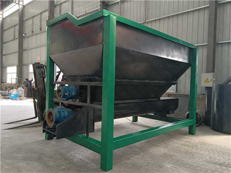 有機肥鏟車料倉物料發酵完畢將原料均勻分配輸送設備