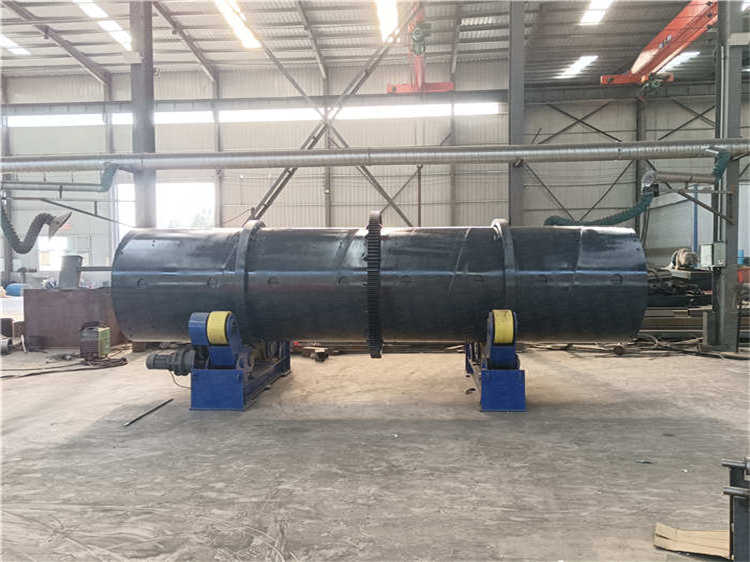 滾筒轉(zhuǎn)鼓造粒機(jī)鴨糞便經(jīng)過發(fā)酵加工成有機(jī)肥,制粒機(jī)設(shè)備