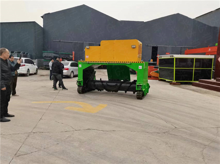 無人駕駛條垛式有機肥履帶翻拋機設(shè)備