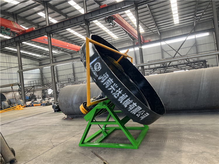 發(fā)酵后豬糞圓盤(pán)造粒機(jī),出料圓球形顆粒有機(jī)肥設(shè)備