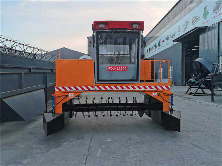 室內(nèi)行走履帶翻拋機 支持定制 可以反復(fù)翻拋堆肥