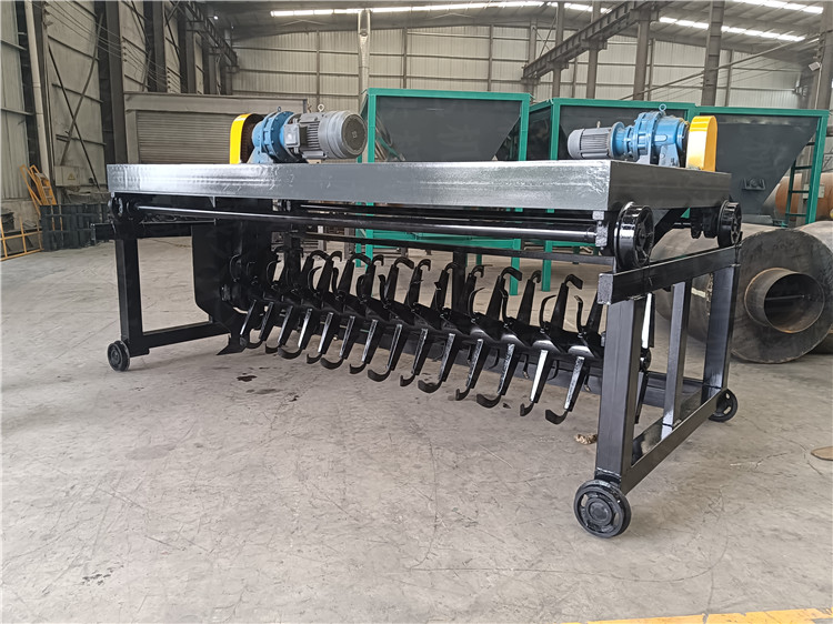 養(yǎng)殖場(chǎng)處理豬糞發(fā)酵設(shè)備,有機(jī)肥槽式翻拋機(jī),雞糞好氧腐熟糞便翻耙機(jī)