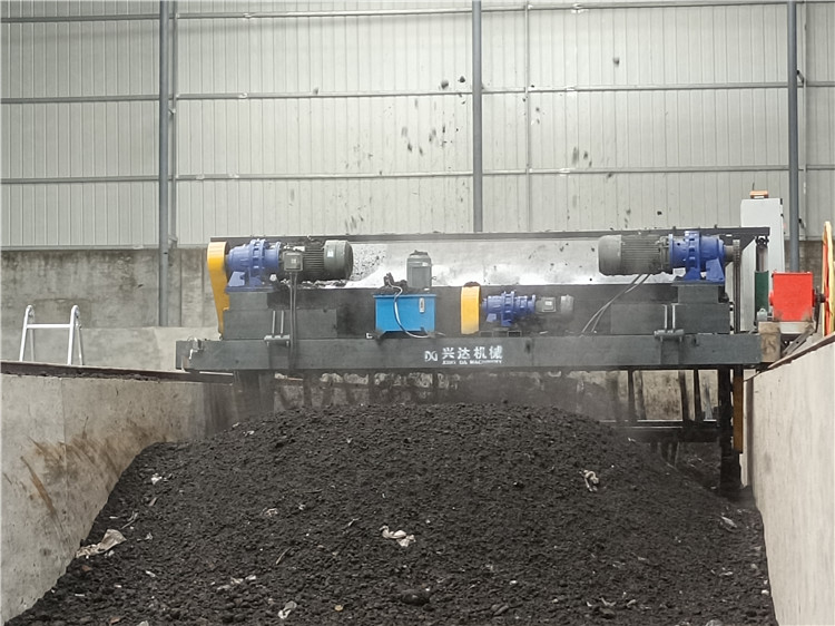 液壓槽式翻拋機,有機肥發酵腐熟設備,肥料豬糞雞糞堆肥加工設備