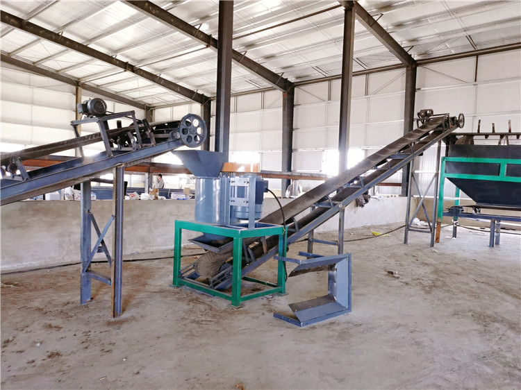 牛糞有機肥生產(chǎn)線設(shè)備,羊糞結(jié)塊打散粉碎機,有機肥立式糠醛渣粉碎機