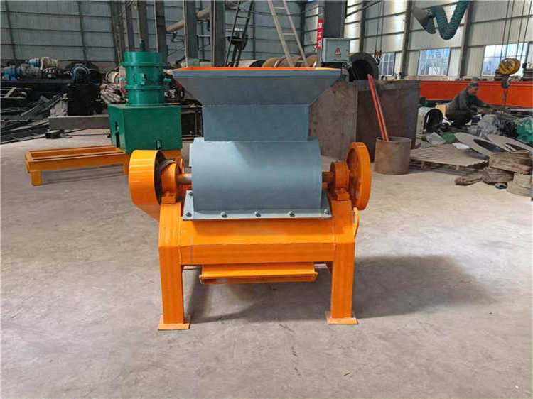 肥料尿素粉碎機,硬塊狀物料破碎設備,臥式籠式粉碎機加工設備
